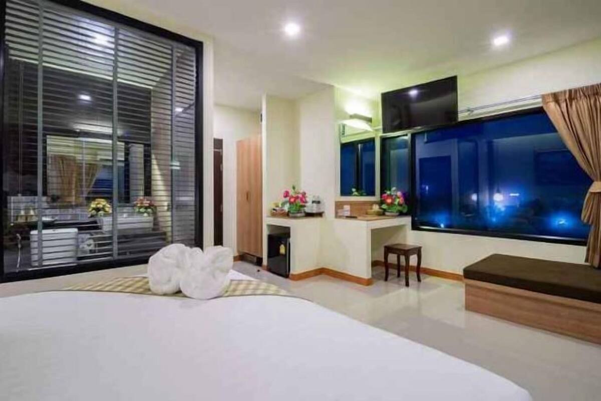 Escrivaninha, camas extras/dobráveis (sobretaxa), Wi-Fi de cortesia