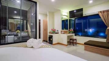 Een bureau, extra bedden, gratis wifi, beddengoed