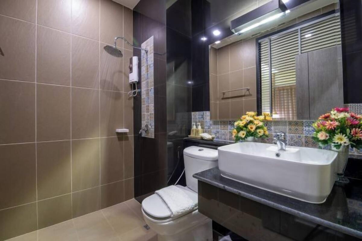 Desk, rollaway beds, free WiFi, bed sheets