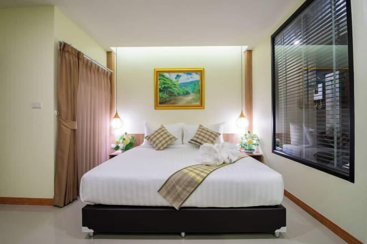 1 quarto, escrivaninha, camas extras/dobráveis (sobretaxa)