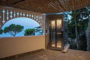 Exterior detail - AMORE RENTALS - Villa Ibiscus with Infinity Pool, Direct Sea Access, Sea View, Parking and Breakfast (Nerano)