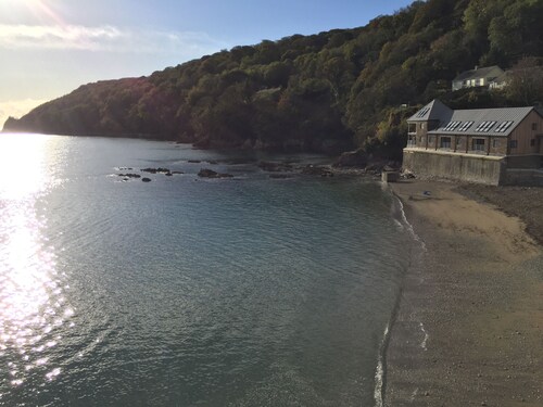 HOWTON COTTAGE - village cottage on coast path next to beaches