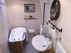 Bathtub, hair dryer, towels
