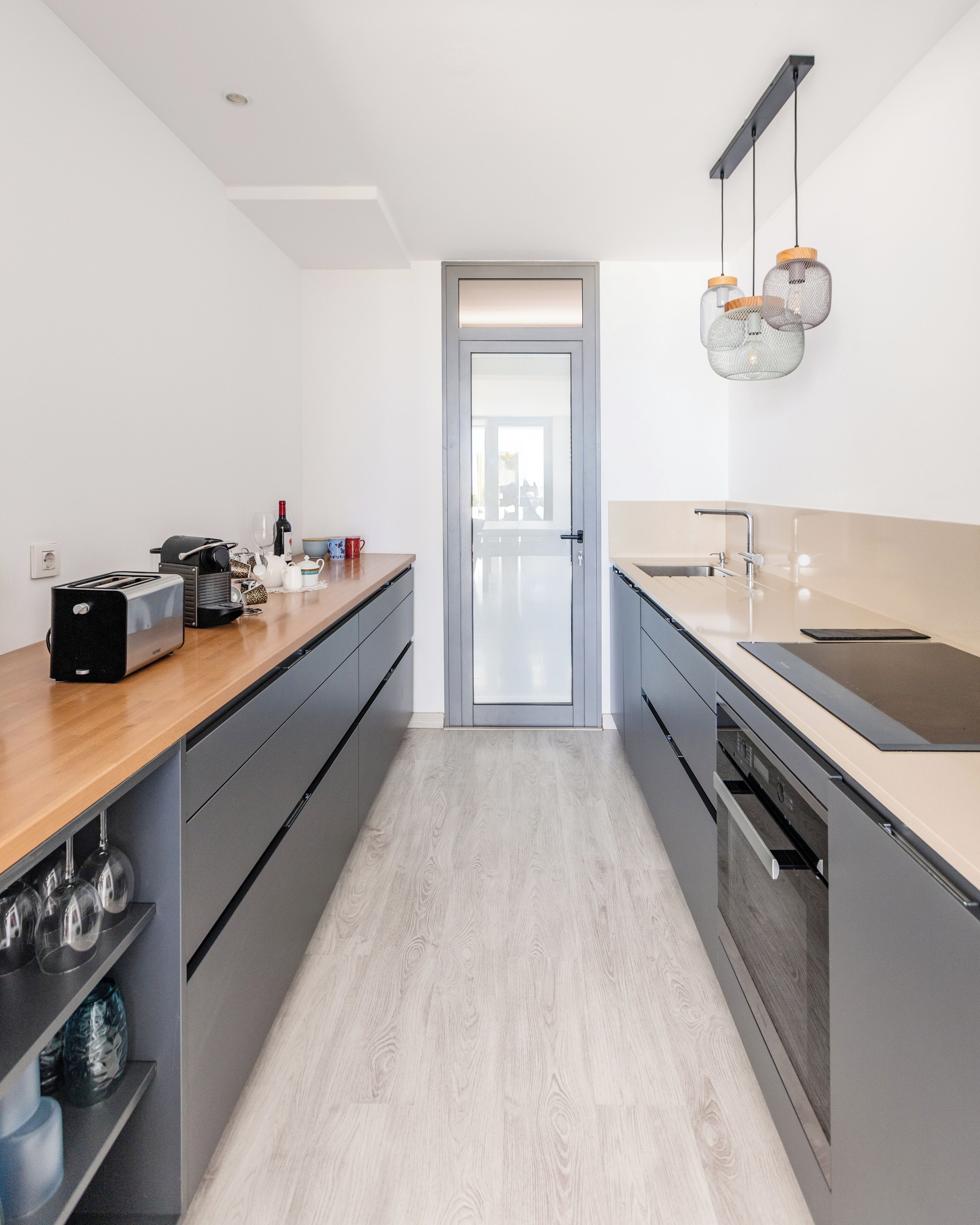 雪櫃、微波爐、焗爐、洗碗機