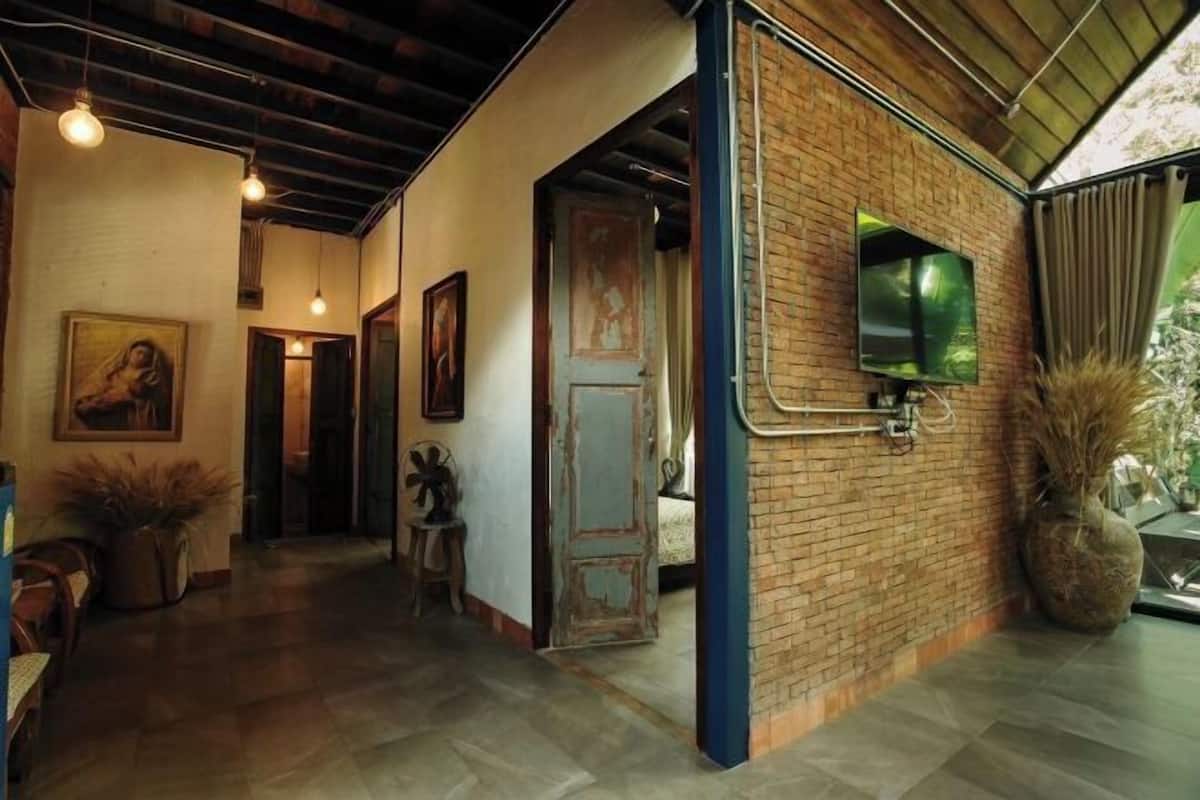 1 bedroom, desk, free WiFi, bed sheets