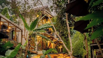 Standard River View | Banheiro | Chuveiro, produtos de toalete grátis