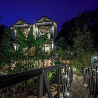 Standard River View | Escritorio, wifi gratis, ropa de cama