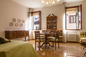 2 habitaciones, tabla de planchar con plancha y wifi 