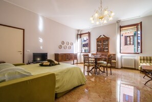 2 habitaciones, tabla de planchar con plancha y wifi 