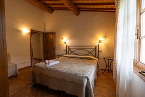 2 bedrooms, iron/ironing board, free WiFi