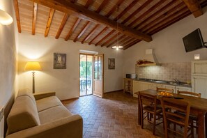 TV - Apartment I Reucci Trilo2 (Pomarance)