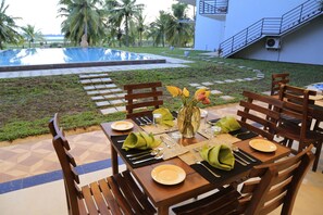 Breakfast, lunch and dinner served - Tara Watergate Hotel (Thissamaharama)