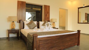 Deluxe Room, 1 King Bed, Non Smoking - Tara Watergate Hotel (Thissamaharama)