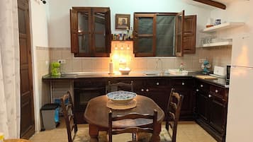 Frigorífic, microones, forn i placa de cuina