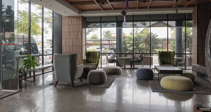 Roxy Hotel and Apartments