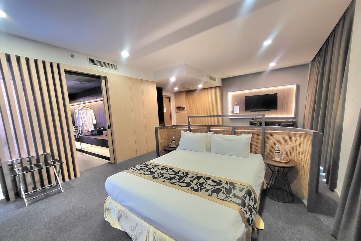 In-room safe, iron/ironing board, free WiFi, bed sheets