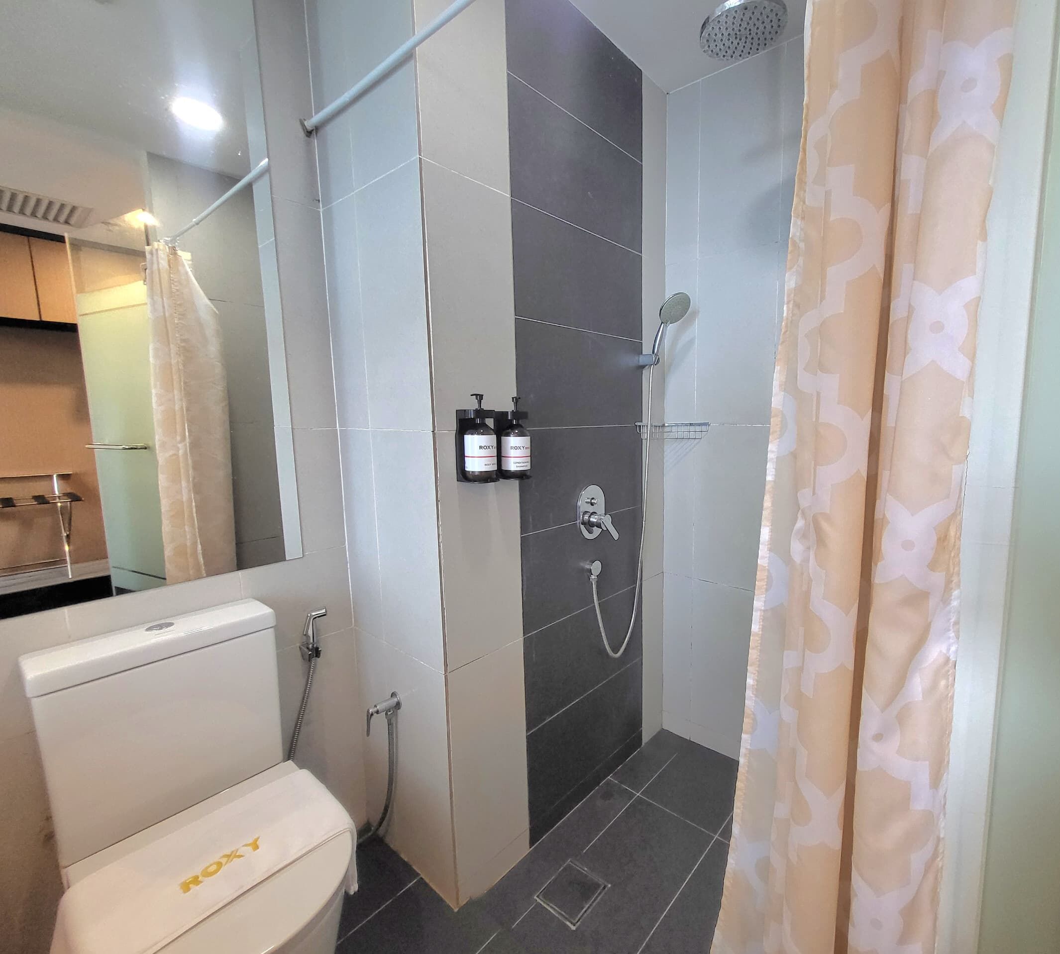 superior double room | bathroom | shower, free toiletries, hair dryer, slippers