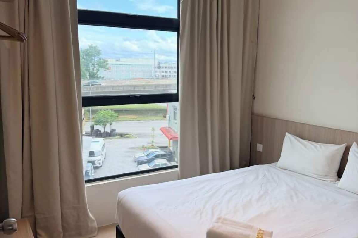 In-room safe, iron/ironing board, free WiFi, bed sheets