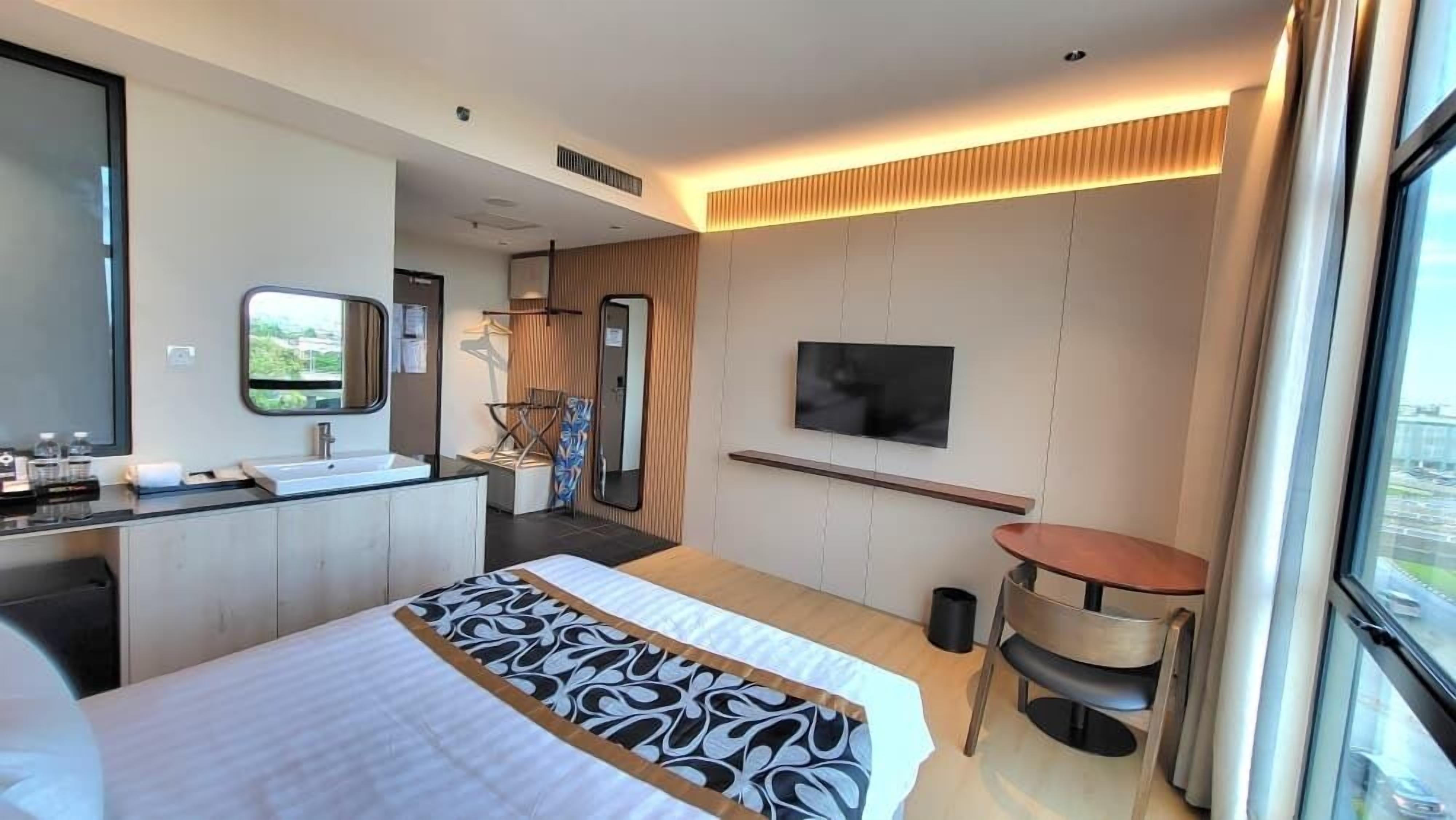 In-room safe, iron/ironing board, free WiFi, bed sheets