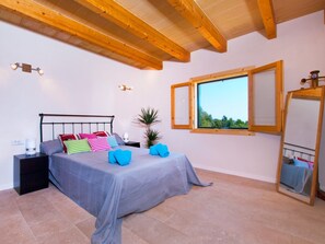 2 slaapkamers, een kluis op de kamer, een bureau