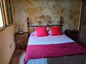 1 habitación, tabla de planchar con plancha, wifi y ropa de cama 