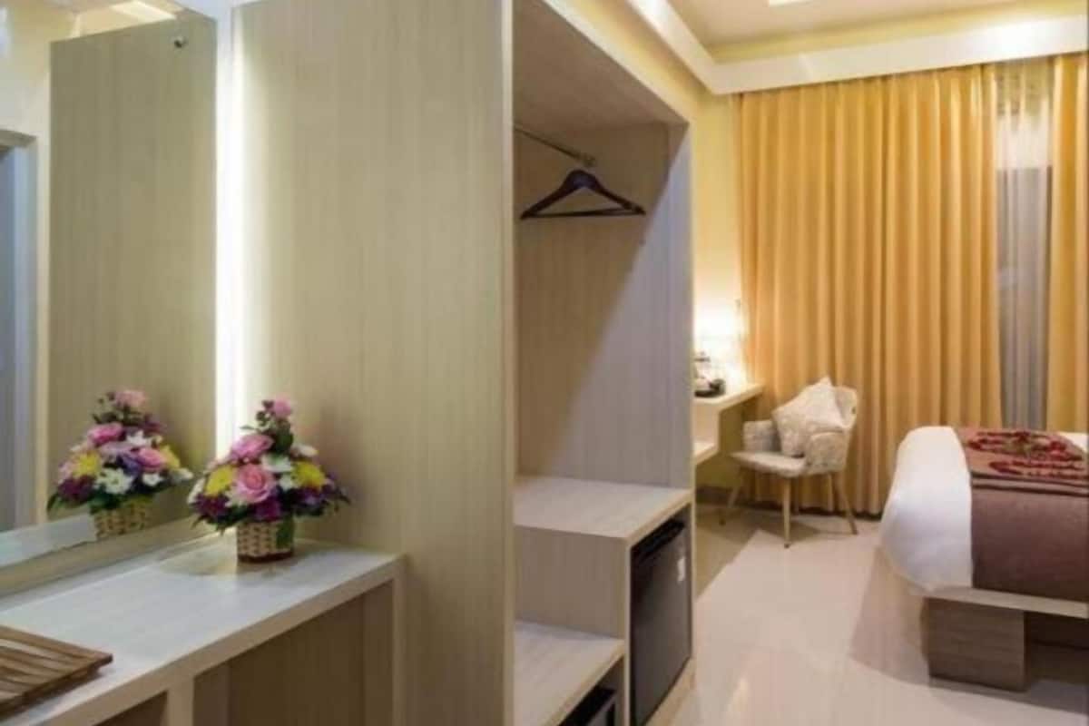 Hochwertige Bettwaren, Zimmersafe, Schreibtisch, kostenloses WLAN