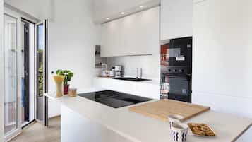 Réfrigérateur, micro-ondes, four, lave-vaisselle