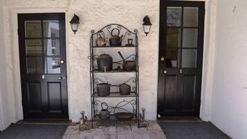 Luxury Cottage, 1 King Bed, Hill View | Terrace/patio