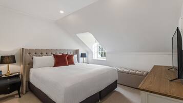 Luxury Cottage, 1 King Bed, Hill View | 1 bedroom, premium bedding, pillowtop beds, individually decorated