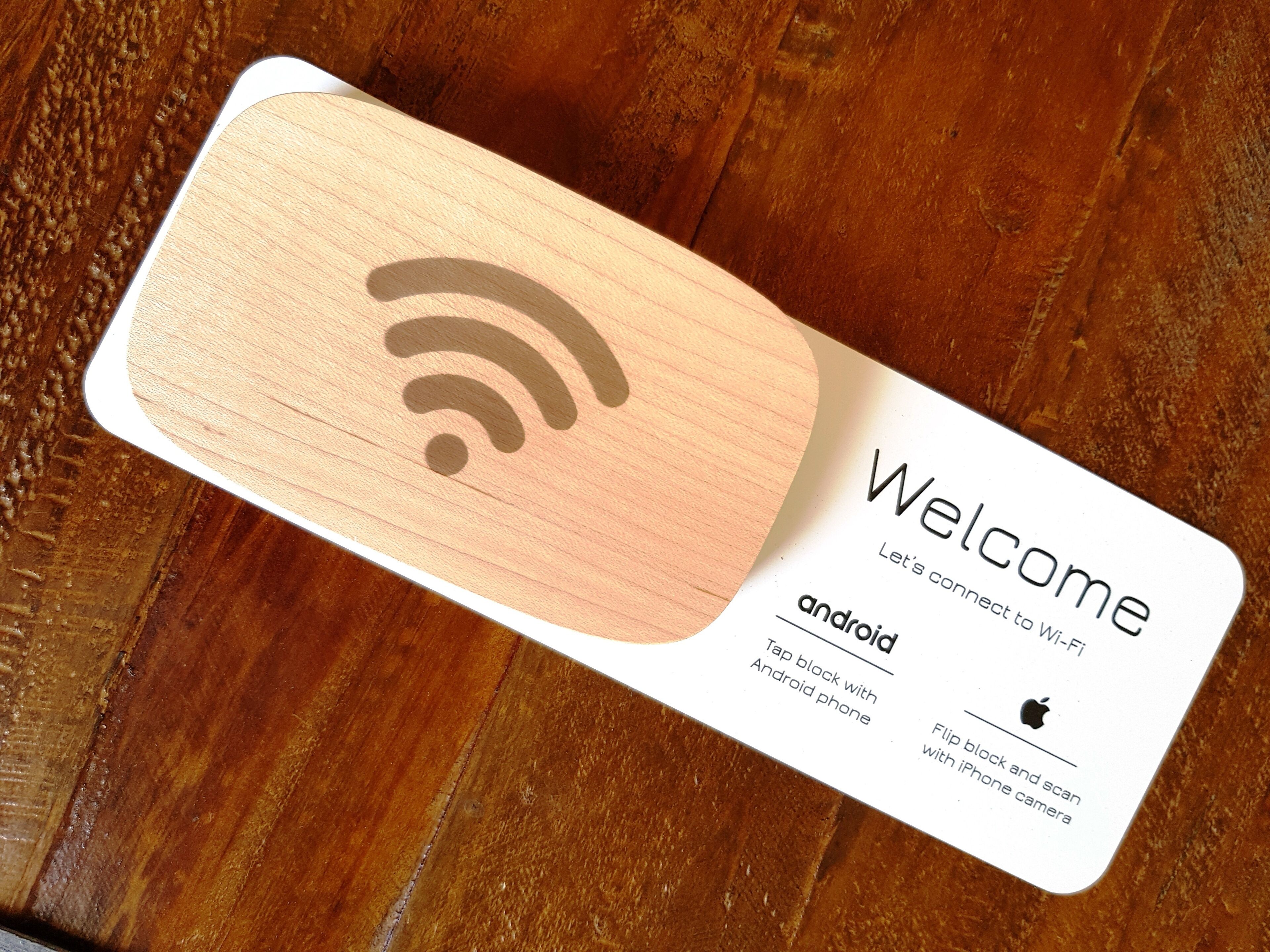 A wooden block with a Wi-Fi symbol and text welcoming visitors to Wi-Fi.