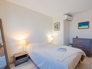 2 bedrooms, iron/ironing board, travel cot, free WiFi