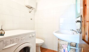 Dusche, Haartrockner, Bidet, Handtücher