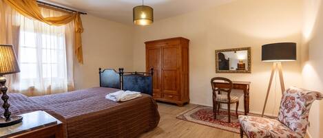 1 habitación, wifi y ropa de cama