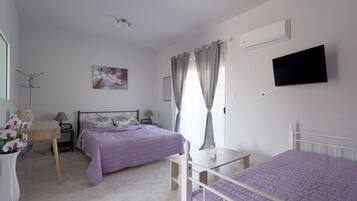 1 chambre, fer et planche à repasser, accès Internet, draps fournis