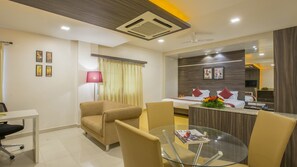 Escritorio y acceso para silla de ruedas 