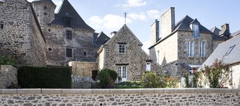 Family home in country with pool, lovely private gardens. Sleeps 6            