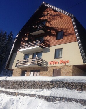 Front of property – evening/night - Villa Deja Jahorina (East Sarajevo)