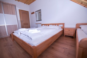 Appartement, 2 chambres, balcon | Système d’insonorisation, fer et planche à repasser