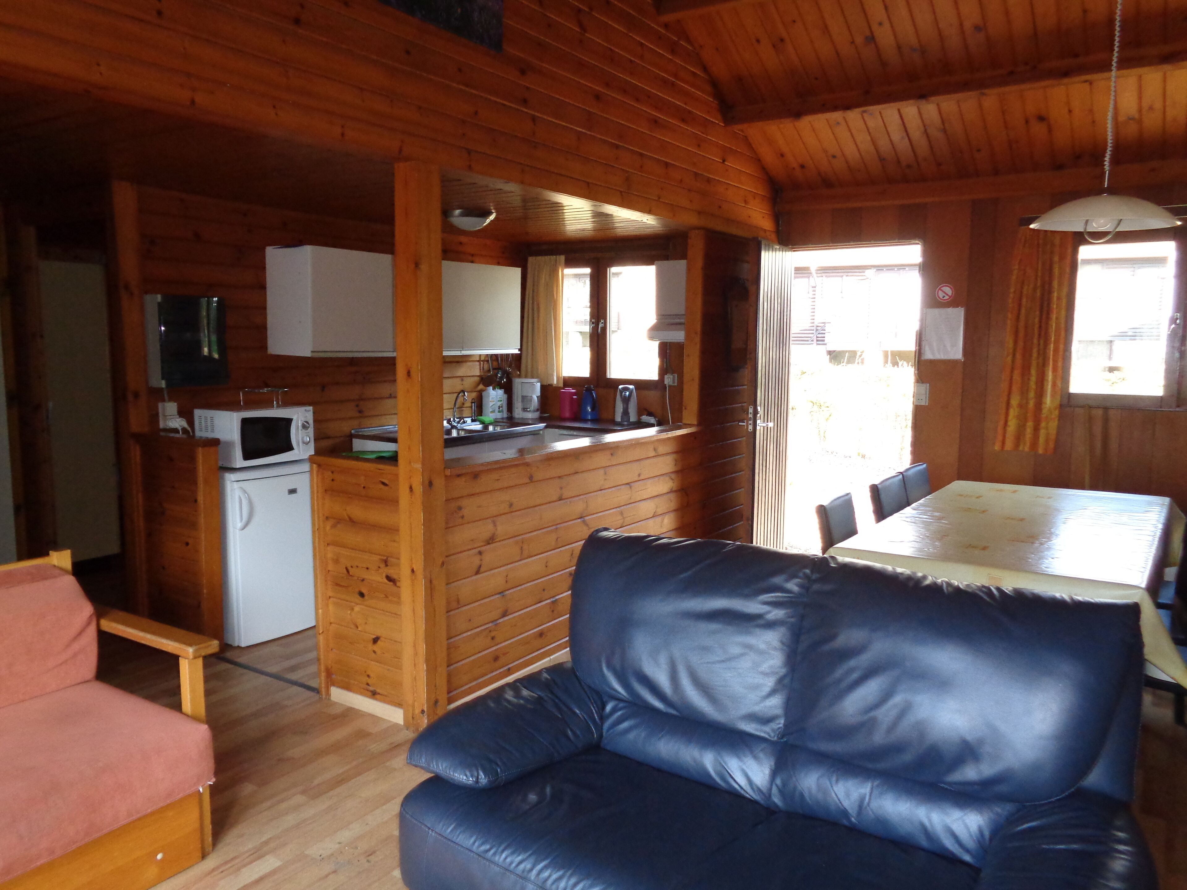 TV connectée, lecteur de DVD, livres, vidéothèque