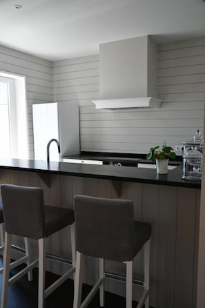 Fridge, microwave, oven, stovetop - Charming house with garden for 4 to 6 people near the beach of Portzic (Crozon)