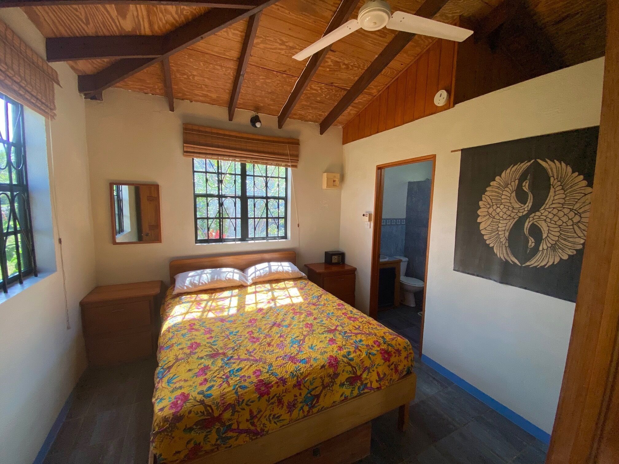 1 chambre, fer et planche à repasser, Wi-Fi gratuit, draps fournis