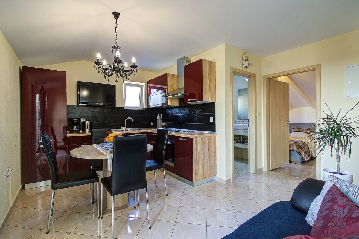 Apartment, 2 Bedrooms, Balcony, Sea View | Soundproofing, WiFi (free), bed sheets