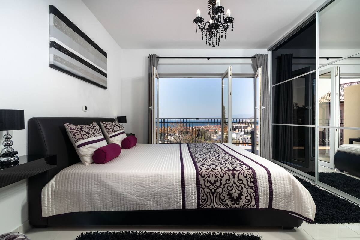 Habitación doble, balcón, vista al mar | Insonorización, wifi gratis y ropa de cama