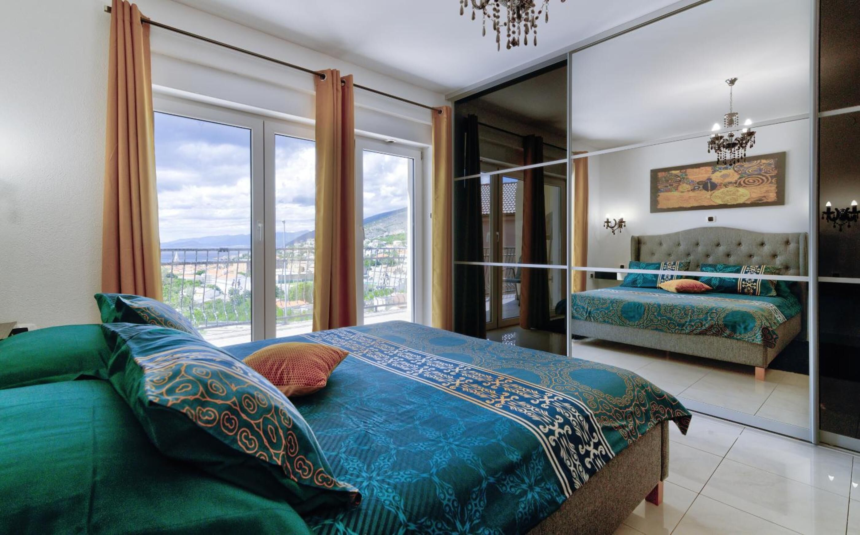 Soundproofing, free WiFi, bed sheets