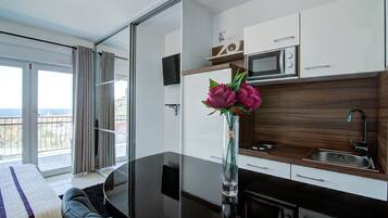 Chambre Double, balcon, vue mer | Chambres insonorisées, Wi-Fi gratuit, draps fournis