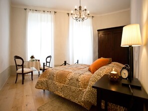 2 bedrooms, iron/ironing board, WiFi