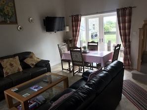 TV - Kenns Farm Barn - Stunning Barn Conversion in a quiet location  (Carterton)