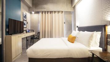 In-room safe, desk, laptop workspace, free WiFi