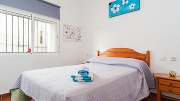 1 bedroom, bed sheets