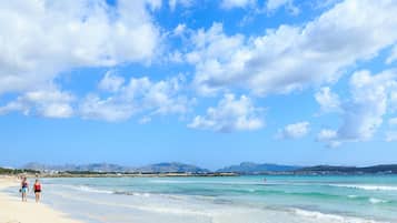 Beach nearby, sun-loungers, beach towels